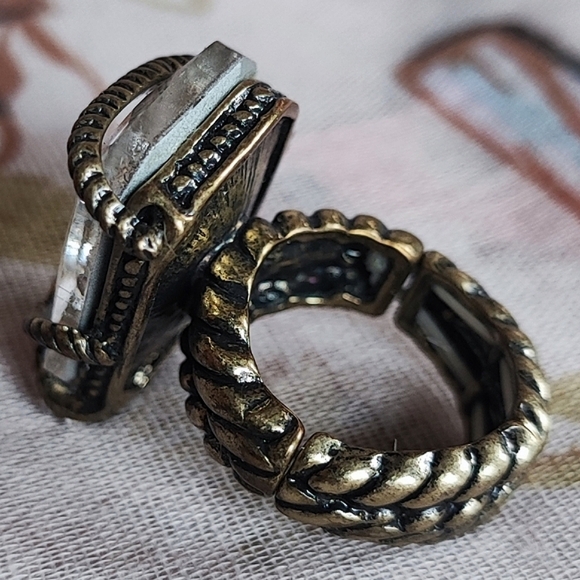 Emerald Cut Large Clear Stone Cocktail Ring Stretch Brass Tone Rhinestone Size 7 - Picture 6 of 11